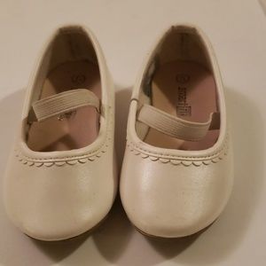 Cream or off white smartfit dress shoe